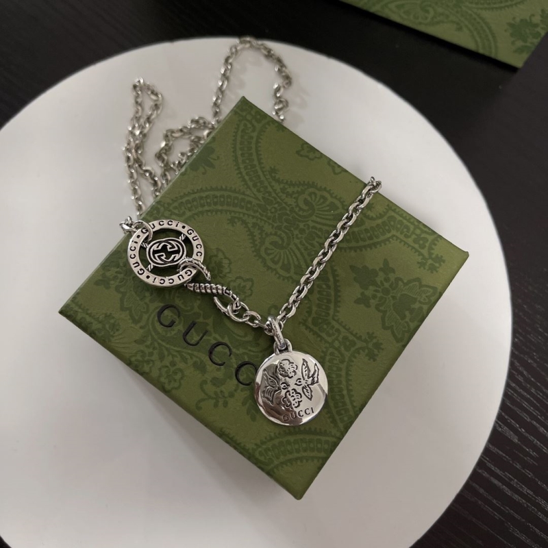 G*u*i necklaces